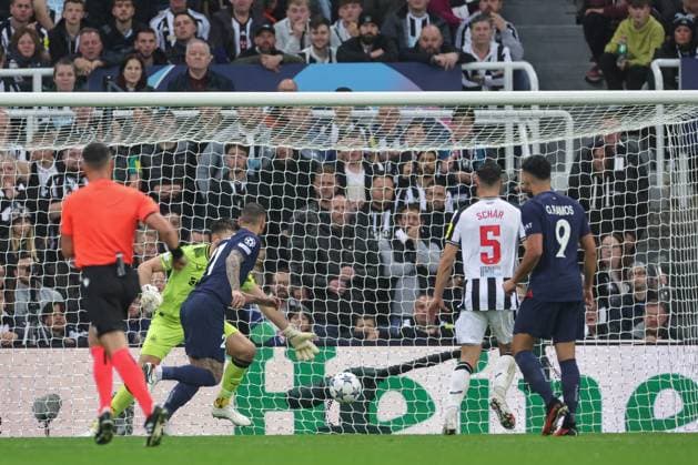 UEFA Champions League Newcastle United v Paris Saint-Germain Lucas Hernandez 21 of Paris Saint-Germain celebrates his goal to make it 3-1 during the UEFA Champions League match Newcastle United vs Paris Saint-Germain at St. James s Park, Newcastle, United Kingdom, 4th October 2023 (Photo by Mark Cosgrove News Images) Newcastle St. James s Park Tyne and Wear United Kingdom Copyright: xMarkxCosgrove NewsxImagesx