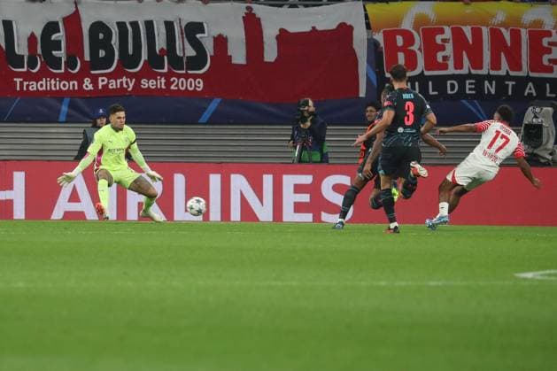 04 10 2023, xgox, football UEFA Champions League, RB Leipzig Manchester City emspor, v l goal to 1 1 by Lois Openda Leipzig, 17 DFL DFB REGULATIONS PROHIBIT ANY USE OF PHOTOGRAPHS as IMAGE SEQUENCES and or QUASI VIDEO Leipzig.