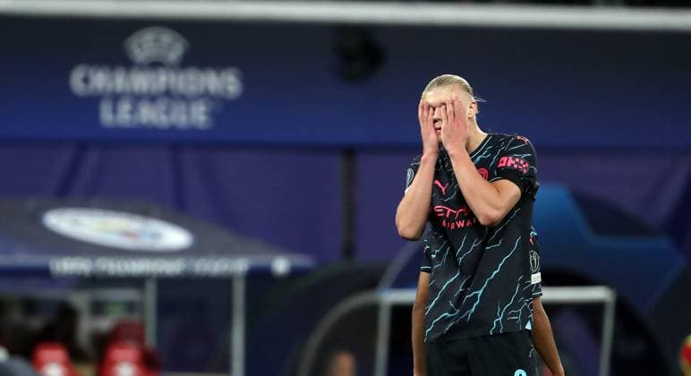 Erling Haaland disappointed after missed goal chance disappointment Sport Football Soccer UEFA Champions League UCL Mens 2 Matchday Season 2023 2024 04 10 2023 Rasen Ballsport RB Leipzig RBL vs Manchester City DFL regulations prohibit any use of photographs as image sequences and or quasi video