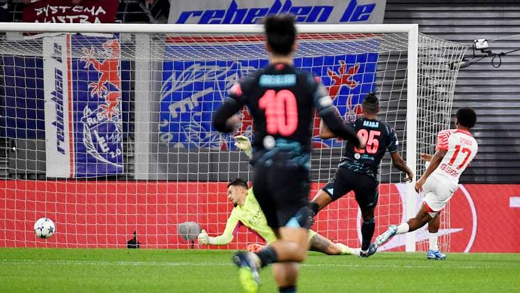 Soccer UEFA Champions League, 2023 2024 season, group stage, matchday 2, RB Leipzig vs Manchester City 04 10 2023 goal scorer Lois Openda center back RB Leipzig, back number 17, 17 re scores against Manuel Akanji center back Manchester City, back number 25 and Ederson goalkeeper Manchester City, back number 31 the 1 1 during the match RB Leipzig vs Manchester City 04 10 2023 Leipzig Saxony Germany Red Bull Arena