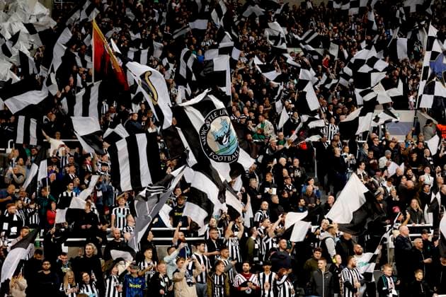Newcastle United FC v Paris Saint-Germain: Group F - UEFA Champions League 2023 24 Newcastle United fans waving flags during the UEFA Champions League match between Newcastle United and Paris Saint-Germain at St. James Park on October 4, 2023 in Newcastle Upon Tyne, England. Newcastle St. James Park England United Kingdom Copyright: xRichardxSellers Sportsphoto APLx 13956144