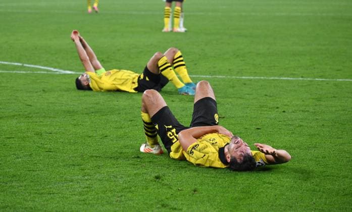 Mats Hummels Borussia Dortmund , front, and Emre Can Borussia Dortmund after the final whistle 04 10 2023, Football Champions League, 2023 2024 season, preliminary round, matchday 2, Borussia Dortmund AC Milan Dortmund Signal Iduna Park Nordrhein Westfalen Germany. Team2