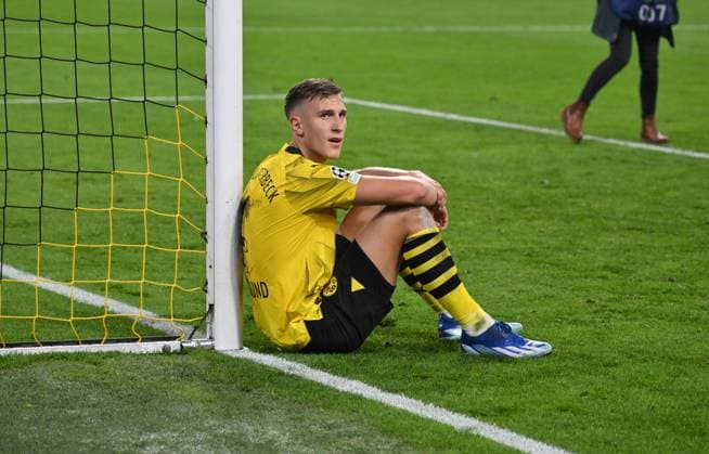 Nico Schlotterbeck Borussia Dortmund after the final whistle 04 10 2023, football champions league, season 2023 2024, preliminary round, matchday 2, Borussia Dortmund AC Milan Dortmund Signal Iduna Park Nordrhein Westfalen Germany Team2