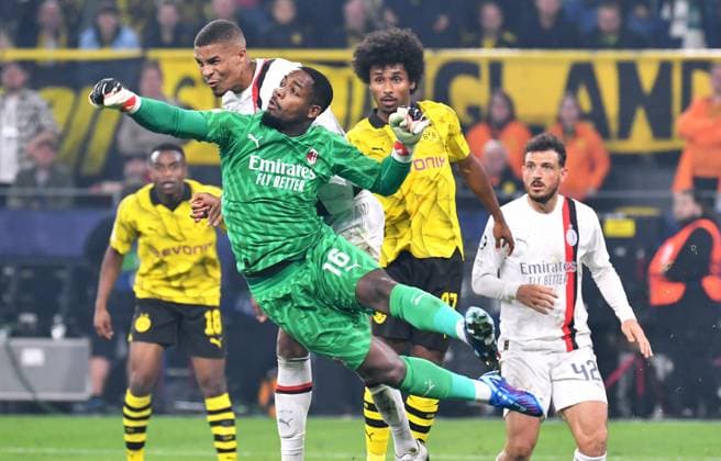 Football, Champions League, Germany, Men, Season 2023 2024, Matchday 2, Signal Iduna Park Dortmund Bor Dortmund AC Milan 0 0 Mike Maignan ACM , Malick Thiaw ACM , Karim Adeyemi BVB Action UEFA REGULATES PROHIBIT ANY USE OF PHOTOGRAPHS AS IMAGE SEQUENCES AND OR QUASI VIDEO