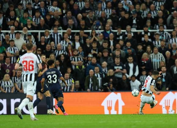 Newcastle United v Paris Saint-Germain UEFA Champions League Fabian Schär of Newcastle United scores the fourth goal for his team during the UEFA Champions League Group F match at St. James s Park, Newcastle Copyright: xAndyxSumnerx FIL-19060-0063 UK Newspapers OUT