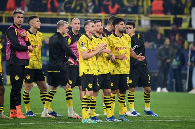 BVB players after the match, right Emre Can Borussia Dortmund 04 10 2023, Football Champions League, season 2023 2024, preliminary round, 2 matchday, Borussia Dortmund AC Milan Dortmund Signal Iduna Park Nordrhein Westfalen Germany Team2