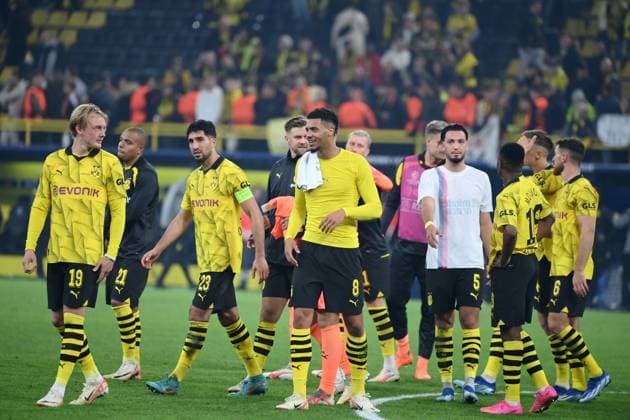 BVB players after the game, center Felix Nmecha Borussia Dortmund , left Julian Brandt Borussia Dortmund 04 10 2023, Football Champions League, season 2023 2024, preliminary round, 2 matchday, Borussia Dortmund AC Milan Dortmund Signal Iduna Park Nordrhein Westfalen Germany Team2