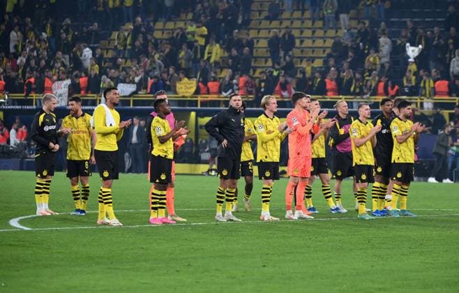 BVB players after the match, center Niclas Füllkrug Borussia Dortmund 04 10 2023, Football Champions League, season 2023 2024, preliminary round, matchday 2, Borussia Dortmund AC Milan Dortmund Signal Iduna Park Nordrhein Westfalen Germany Team2