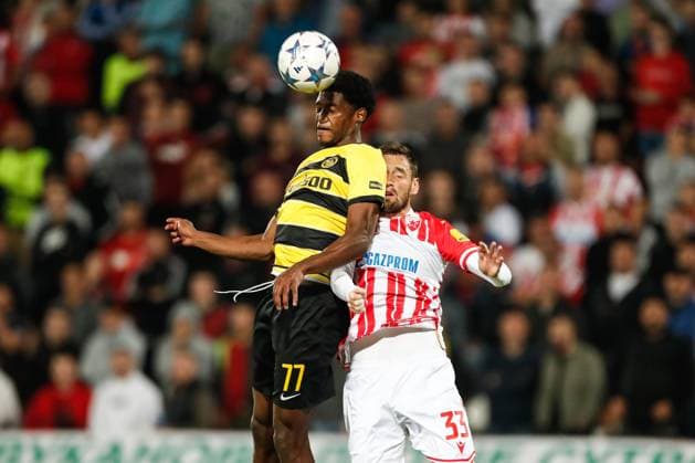 BELGRADE, SERBIA OCTOBER 4 Joel Monteiro of Young Boys L fights for heading the ball with Srdjan Mijailovic of Crvena zvezda R during the UEFA Champions League Group Stage Group G match between FK Crvena zvezda and Young Boys at Stadion Rajko Mitic on October 4, 2023 in Belgrade, Serbia Belgrade Stadion Rajko Mitic Serbia Copyright: xJustPictures.ch NikolaxKrsticx jp-en-EuSpIm-_G8I9623 20231004