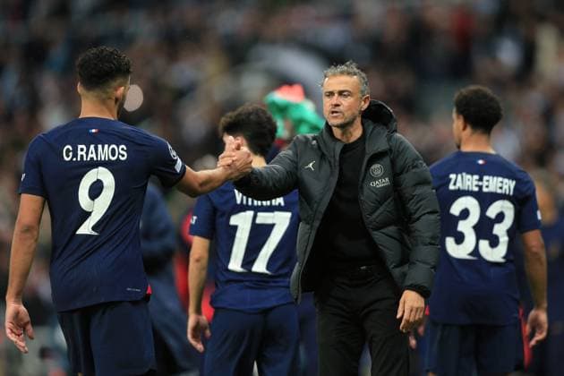 Newcastle United gegen Paris Saint Germain 04. Oktober 2023, Newcastle upon Tyne UEFA Champions™s League Fußball Gruppe F Newcastle United gegen Paris Saint Germain PSG-Manager Luis Enrique Foto von Daniel Chesterton Newcastle upon Tyne UK  Copyright: xDanielxChestertonxOffside