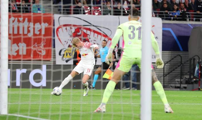 GER, UEFA Champions League, RB Leipzig vs Manchester City 04 10 2023, Leipzig, Red Bull Arena, GER, season 2023 2024, UEFA Champions League, Group G, RasenBallsport Leipzig vs Manchester City in picture Timo Werner Leipzig tries against goalkeeper Ederson Manchester DFL regulations prohibit any use of photographs as image sequences and or quasi video