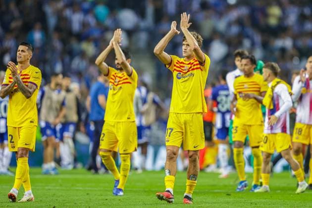 Uefa Champions League, FC Porto vs FC Barcelona, Barca round 2 of 6 Porto, Portugal, October, 4th, 2023,Uefa Champions League, FC Porto vs FC Barcelona, round 2 of 6 at the Estadio do Dragao, Barcelona players greet the fans who came to Porto, photography by @guelbergoes Porto Portugal