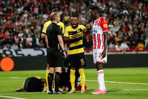 BELGRADE, SERBIA OCTOBER 4 Meschack Elia of Young Boys C talks to referee William Collum L and Nasser Djiga of Crvena zvezda R during the UEFA Champions League Group Stage Group G match between FK Crvena zvezda and Young Boys at Stadion Rajko Mitic on October 4, 2023 in Belgrade, Serbia Belgrade Stadion Rajko Mitic Serbia Copyright: xJustPictures.ch NikolaxKrsticx jp-en-EuSpIm-_G8I9367 20231004