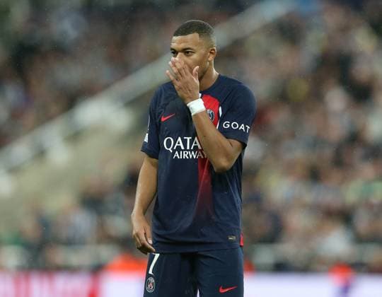 . - Newcastle United v Paris Saint-Germain, UEFA Champions League, Group F, St James™s Park Stadium, Newcastle, UK. - 4th October 2023. Kylian Mbappe of Paris Saint-Germain looks disappointed & dejected. - Newcastle United v Paris Saint-Germain, UEFA Champions League, Group F, St James™s Park Stadium, Newcastle, UK. - 4th October 2023. Newcastle St James™s Park Stadium UK Copyright: xDanxWeirx CP_Newcastle_United_PSG_11