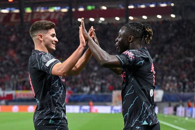 04 10 2023, football, champions league, matchday 2, season 2023 2024, RB Leipzig Manchester City, Jeremy Doku Manchester City rejoices goal to make it 3 1 for City with Julian Alvarez Manchester City xRHR PHOTO TKx Copyright: RHR-FOTOx RHR-FOTO TK