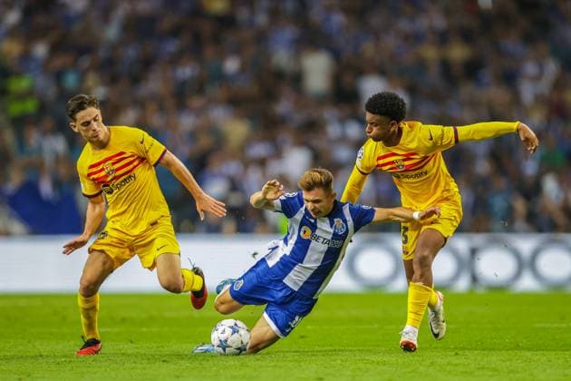 Uefa Champions League, FC Porto vs FC Barcelona, Barca round 2 of 6 Porto, Portugal, October, 4th, 2023,Uefa Champions League, FC Porto vs FC Barcelona, round 2 of 6 at the Estadio do Dragao, FC Barcelona, Gavi (L), FC Porto, Francisco Conceicao (C) and FC Barcelona, Alejandro Balde, photography by @guelbergoes Porto Portugal