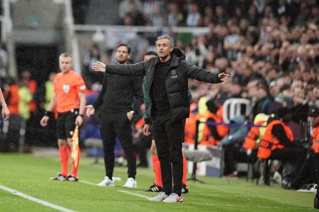 Newcastle United FC v Paris Saint-Germain FC, 04 10 2023 Paris Saint-Germain Manager Luis Enrique gestures during the Newcastle United FC v Paris Saint-Germain FC, UEFA Champions League Round 1 match at St.James Park, Newcastle, United Kingdom on 4 October 2023 Editorial Use Only Copyright: xIMAGO EveryxSecondxMediax ESM-0821-0095