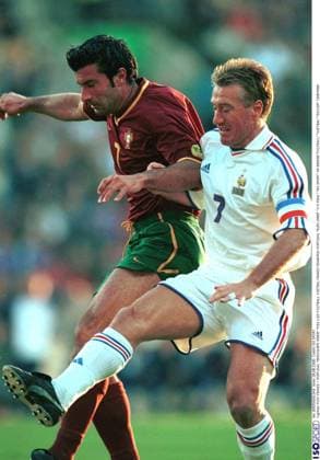 FOOT FRANCE PORTUGAL DESCHAMPS DIDIER FIGO LUIS FOOT FRANCE PORTUGAL DESCHAMPS DIDIER FIGO LUIS FOOTBALL VOETBAL FRANCE FRANKRIJK PORTUGAL EURO 2000 1 2 FINAL ISO !IM 335630 FOOTBALL VOETBAL SOCCER 15054000 BRUXELLES BRUSSEL BELGIQUE BELGIUM BELGIE  Copyright: xISOxSPORTx 29277