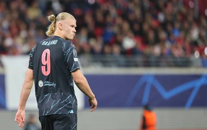 GER, UEFA Champions League, RB Leipzig vs Manchester City 04 10 2023, Leipzig, Red Bull Arena, GER, season 2023 2024, UEFA Champions League, Group G, RasenBallsport Leipzig vs Manchester City in picture Erling Haaland Manchester perplexed disappointed DFL regulations prohibit any use of photographs as image sequences and or quasi video