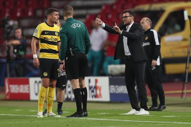 Fußball, CL, Roter Stern Belgrad - BSC Young Boys Bern CRVENA ZVEZDA vs YOUNG BOYS DARIAN MALES and RAPHAEL WICKY coach of Young Boys, at the match of UEFA Champions League against Crvena zvezda, at stadium Rajko Mitic. Belgrade, 04.10.2023. foto: MN Press FOOTBALL, UEFA CHAMPIONS LEAGUE, CRVENA ZVEZDA vs YOUNG BOYS Belgrade Stadium Rajko Mitic Serbia Copyright: xMarkoxMetlasx xMNxPressx