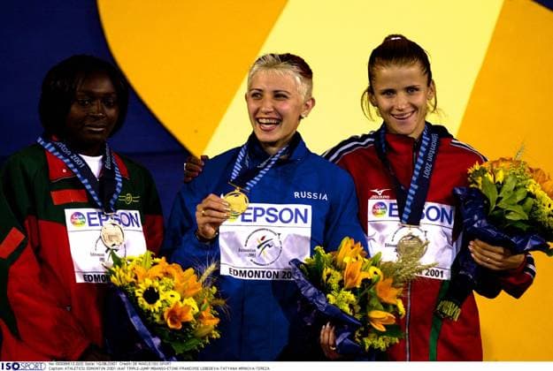 ATHLETICS: EDMONTON 2001 IAAF ATHLETICS: EDMONTON 2001 IAAF TRIPLE-JUMP MBANGO-ETONE-FRANCOISE LEBEDEVA-TATYANA MRINOVA-TEREZA EDMONTON CANADA  Copyright: xDExWAELE ISOxSPORTx 46247