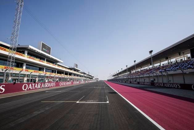 Lusail Circuit main straigth starting grid atmosphere during the 2023 Formula 1 Qatar Grand Prix, 17th round of the 2023 Formula One World Championship, WM, Weltmeisterschaft from October 6 to 8, 2023 on the Lusail International Circuit, in Doha, Qatar - F1 - QATAR GRAND PRIX 2023 DPPI Panoramic  00123038__R5_6038