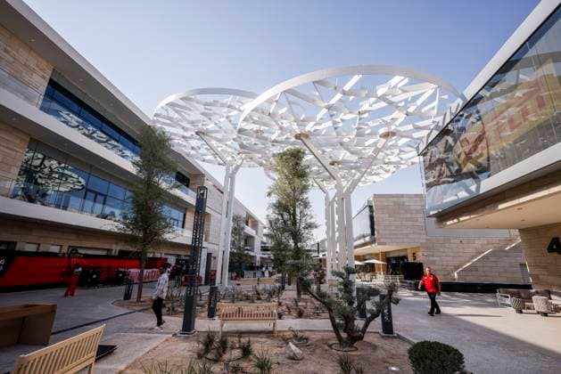 Lusail Circuit paddock ambiance during the 2023 Formula 1 Qatar Grand Prix, 17th round of the 2023 Formula One World Championship, WM, Weltmeisterschaft from October 6 to 8, 2023 on the Lusail International Circuit, in Doha, Qatar - F1 - QATAR GRAND PRIX 2023 DPPI Panoramic  00123038__R5_6041