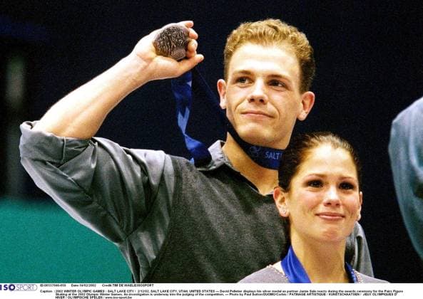 2002 WINTER Olympic Games, Olympische Spiele, Olympia, OS : 2002 WINTER OLYMPIC GAMES : SALT LAKE CITY 2 12 02, SALT LAKE CITY, UTAH, UNITED STATES --- David Pelletier displays his silver medal as partner Jamie Sale reacts during the awards ceremony for the Pairs Figure skating, Eiskunstlauf at the 2002 Olympic Winter games, Winterspiele,Spiele, Summer games An investigation is underway into the judging of the competition. --- Photo by Paul Sutton DUOMO Corbis PATINAGE ARTISTIQUE KUNSTSCHAATSEN JEUX OLYMPIQUES D HIVER OLYMPISCHE SPELEN www.iso be Ogden United States ETATS UNIS VERENIGDE STATEN  Copyright: xTIMxDExWAELEx 55766