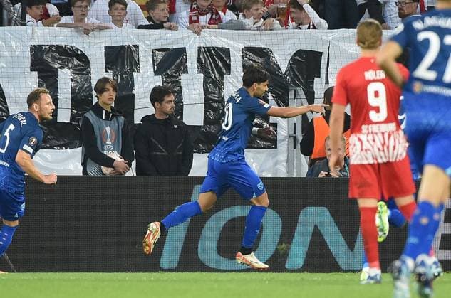 05 10 2023, xhbx, football UEFA Europa League, SC Freiburg West Ham United emspor, v l goal celebration, celebrate the goal 0 1 by Lucas Paqueta West Ham United DFL DFB REGULATES PROHIBIT ANY USE OF PHOTOGRAPHS as IMAGE SEQUENCES and or QUASI VIDEO Freiburg