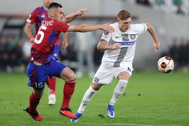 SOCCER - UEFA EL, Czestochowa vs Sturm SOSNOWIEC,POLAND,05.OCT.23 - SOCCER - UEFA Europa League, group stage, Rakow Czestochowa vs SK Sturm Graz. Image shows Adnan Kovacevic (Czestochowa) and Alexander Prass (Sturm).  GEPAxpictures xChrisxBauer