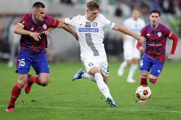 Sport Bilder des Tages SOCCER - UEFA EL, Czestochowa vs Sturm SOSNOWIEC,POLAND,05.OCT.23 - SOCCER - UEFA Europa League, group stage, Rakow Czestochowa vs SK Sturm Graz. Image shows Adnan Kovacevic (Czestochowa) and Alexander Prass (Sturm).  GEPAxpictures xChrisxBauer