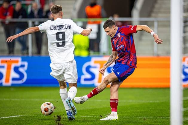 05.10.2023 SOSNOWIEC, ArcelorMittal Park, Zaglebiowski park sportowy, PILKA NOZNA (FOOTBALL), LIGA EUROPY UEFA, UEFA EUROPA LEAGUE , MECZ RAKOW CZESTOCHOWA - STURM GRAZ NZ SZYMON WLODARCZYK BOGDAN RACOVITAN FOTO LUKASZ SKWIOT CYFRASPORT NEWSPIX.PL --- Newspix.pl  20231005CSLS026