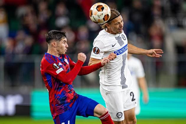 05.10.2023 SOSNOWIEC, ArcelorMittal Park, Zaglebiowski park sportowy, PILKA NOZNA (FOOTBALL), LIGA EUROPY UEFA, UEFA EUROPA LEAGUE , MECZ RAKOW CZESTOCHOWA - STURM GRAZ NZ STEFAN HIERLANDER SRDJAN PLAVSIC FOTO LUKASZ SKWIOT CYFRASPORT NEWSPIX.PL --- Newspix.pl  20231005CSLS028