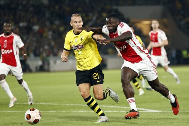 ATHENS - (l-r) Domagoj Vida of AEK Athens, Brian Brobbey of Ajax during the UEFA Europa League match between AEK Athens and Ajax Amsterdam at the OPAP Arena on October 5, 2023 in Athens, Greece. ANP MAURICE VAN STEEN UEFA Europa League 2023 2024 xVIxANPxSportx xxANPxIVx 480316283 originalFilename: 480316283.jpg