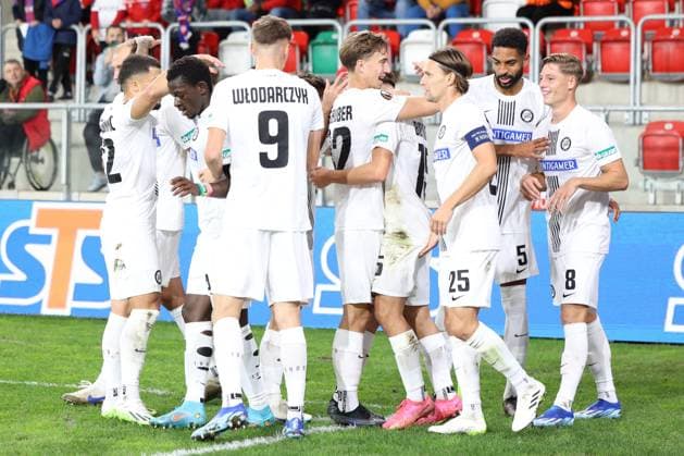 SOCCER - UEFA EL, Czestochowa vs Sturm SOSNOWIEC,POLAND,05.OCT.23 - SOCCER - UEFA Europa League, group stage, Rakow Czestochowa vs SK Sturm Graz. Image shows the rejoicing of Sturm.  GEPAxpictures xChrisxBauer