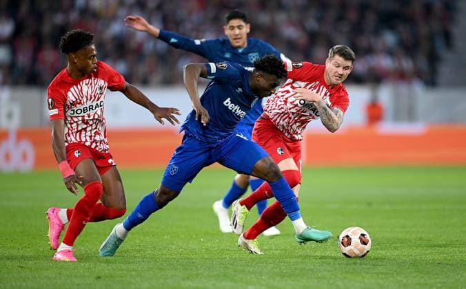 FOOTBALL EUROPE LEAGUE SEASON 2023 2024 Preliminary Round Group A 2 Matchday SC Freiburg West Ham United 05 10 2023 Junior Adamu left, SC Freiburg vs Mohammed Kudus center, West Ham United vs Lukas Kuebler right, SC Freiburg