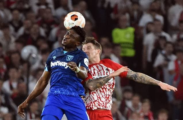 05 10 2023, xhbx, football UEFA Europa League, SC Freiburg West Ham United emspor, v l Mohammed Kudus West Ham United , Lukas Kuebler SC Freiburg DFL DFB REGULATIONS PROHIBIT ANY USE OF PHOTOGRAPHS as IMAGE SEQUENCES and or QUASI VIDEO Freiburg