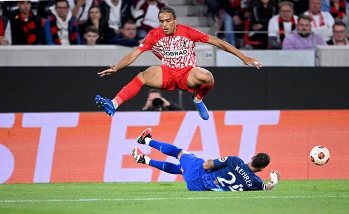 FOOTBALL EUROPE LEAGUE SEASON 2023 2024 Preliminary Round Group A 2 Matchday SC Freiburg West Ham United 05 10 2023 Kilian Sildillia top, SC Freiburg vs Thilo Kehrer bottom, West Ham United