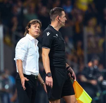AEK Athens v Ajax Amsterdam UEFA Europa League Matias Almeyda Manager of AEK Athens complains to the assistant referee during the UEFA Europa League Group B match at OPAP Arena, Athens Copyright: xYannisxHalasx FIL-19062-0052 UK Newspapers OUT