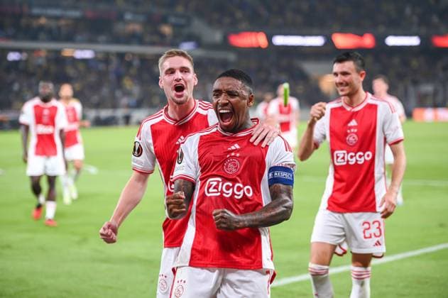 7 Steven Bergwijn of Ajax after scoring a goal during the UEFA Europa League, Group B match between AEK FC and Ajax at Opap Arena on October 5, 2023, in Athens, Greece.  Copyright: xStefanosxKyriazis IPAxSportx xipx xx IPA_40795905 IPA_IPA40795905