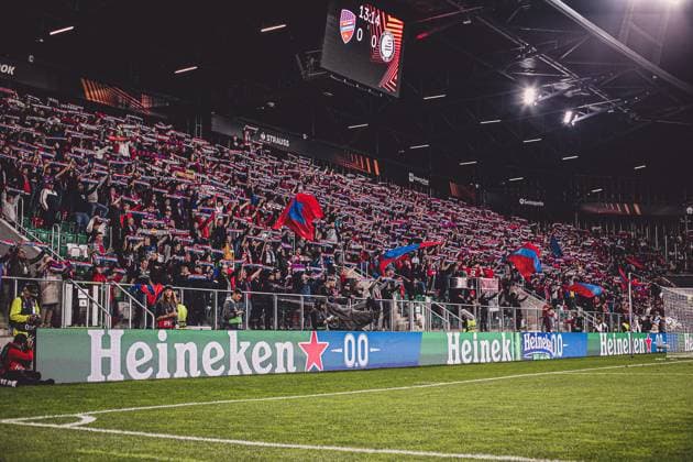 SOSNOWIEC 05.10.2023 MECZ 2. KOLEJKA GRUPA D LIGA EUROPY SEZON 2023 24: RAKOW CZESTOCHOWA - STURM GRAZ --- UEFA EUROPA LEAGUE GROUP D MATCH: KIBICE RAKOWA FOT. JAKUB ZIEMIANIN 400mm.pl NEWSPIX.PL --- Newspix.pl  20231005_J_Z_2006