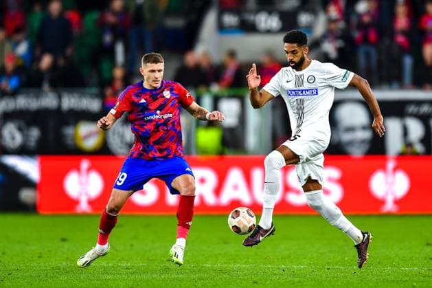 SOSNOWIEC, POLAND - OCTOBER 5: Fabian Piasecki (99) of Rakow Czestochowa and Gregory Wuthrich (5) of Sturm Graz during UEFA Europa League Matchday 2 group stage match between Rakow Czestochowa and Sturm Graz at Zaglebiowski Park Sportowy on October 5, 2023 in Sosnowiec, Rakow Czestochowa v Sturm Graz Copyright: xMateuszxSobczakx