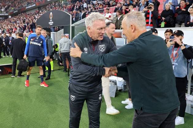 Freiburg, Germany 05 October 2023 Europa League 2023 2024 SC Freiburg vs West Ham United In picture from left coach coach David Moyes West Ham United London and coach Christian Streich SC Freiburg greet each other Europa Park Stadium Baden Württemberg Copyright: xFotostandx xHettichx