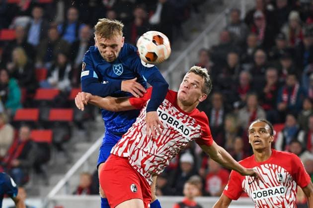 Football Europa League group stage match 02 23 24 SC Freiburg vs West Ham United 05 10 2023 Jarrod Bowen West Ham United 20 in a header duel with Matthias Ginter SC Freiburg 28 Football Europa League group stage match 02 SC Freiburg vs West Ham United on Thursday, October 05, 2023 at Europa Park Stadium in Freiburg im Breisgau, Germany Copyright: xBEAUTIFULxSPORTS GerdxGruendlx