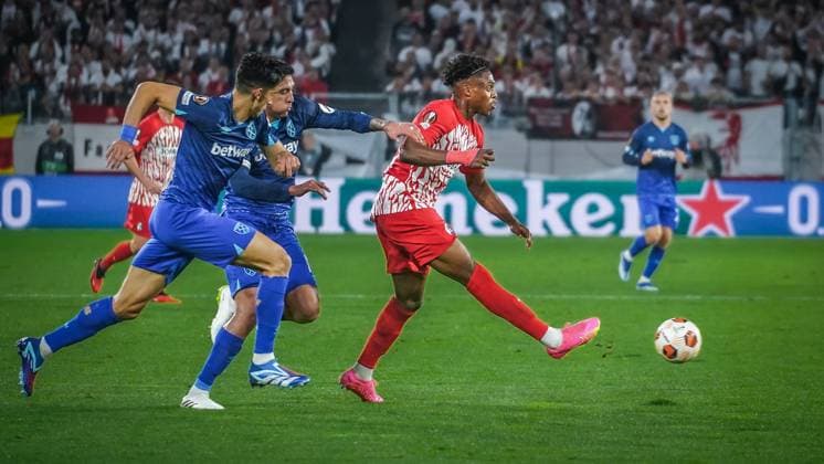 Junior Adamu Freiburg 20 on the ball 05 10 2023 Freiburg im Breisgau, Baden Württemberg, Germany, Europe UEFA EUROPA LEAGUE 2023 2024 Football Men SC FREIBURG vs West Ham United FC Europa Park Stadium