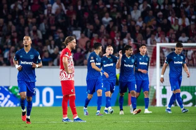 Lucas Hoeler SC Freiburg, 09 aergert over the goal to 1 2, Thilo Kehrer West Ham United, 24 is pleased, GER, SC Freiburg SCF vs West Ham United WHU , Football UEFA Europa League, Group A, Matchday 2, Season 2023 2024, 05 10 2023 GER, SC Freiburg SCF vs West Ham United WHU , Football UEFA Europa League, Group A, Matchday 2, Season 2023 2024, 05 10 2023 Freiburg Copyright: xEibner-Pressefoto Memmlerx EP_MMR