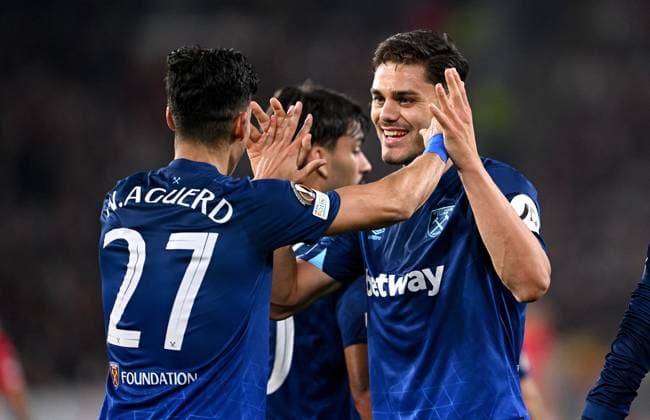 FOOTBALL EUROPE LEAGUE SEASON 2023 2024 Preliminary Round Group A 2 Matchday SC Freiburg West Ham United 05 10 2023 JOY after the goal to 1 2, by the goal scorer Nayef Aguerd li with Konstantinos Mavropanos r, West Ham United