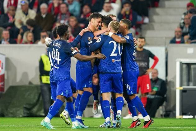 Germany, Freiburg, 5th October 2023: Nayef Aguerd (27 West Ham) celebrates with teammates after scoring his team s second goal during the UEFA Europa League football match between SC Freiburg and West Ham United at Europa Park Stadium in Freiburg, Germany. (Daniela Porcelli SPP) Copyright: xDanielaxPorcellix xSPPx spp-en-DaPoSp-20231005-DP109832