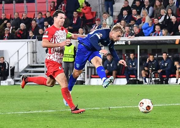 05 10 2023, xhbx, football UEFA Europa League, SC Freiburg West Ham United emspor, v l Nicolas Höfler SC Freiburg , Jarrod Bowen West Ham United DFL DFB REGULATIONS PROHIBIT ANY USE OF PHOTOGRAPHS as IMAGE SEQUENCES and or QUASI VIDEO Freiburg