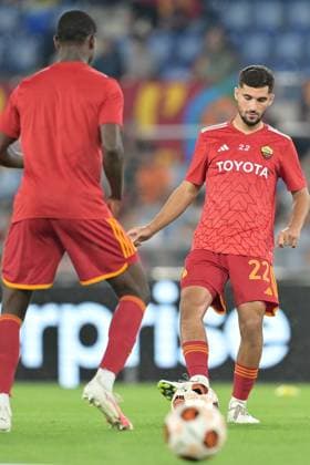 Foto Alfredo Falcone LaPresse 05 Ottobre 2023 - Roma, Italia - calcio - Roma vs Servette - Uefa Europa League 2023-2024 Girone G - Stadio Olimpico. Nella foto: Houssem Aouar (22 AS Roma) Foto Alfredo Falcone LaPresse October 05, 2023 Rome, Italy - sport, soccer - Roma vs Servette - Uefa Europe League 2023-2024 Group G - Olimpic Stadium. In the pic: Houssem Aouar (22 AS Roma)  Copyright: xAlfredoxFalcone LaPressex